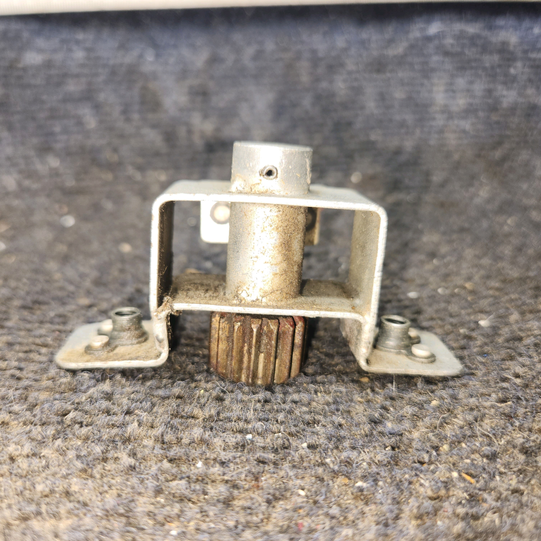 Used aircraft parts for sale, 0412066-1 cessna 150G Cabin Door Rotary Clutch Assembly