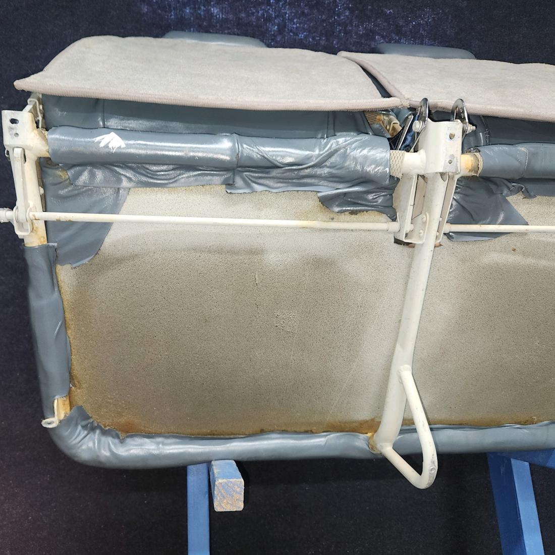 Used aircraft parts for sale, 0700678-7 Cessna 182G Aft Split-Back Seat Assembly