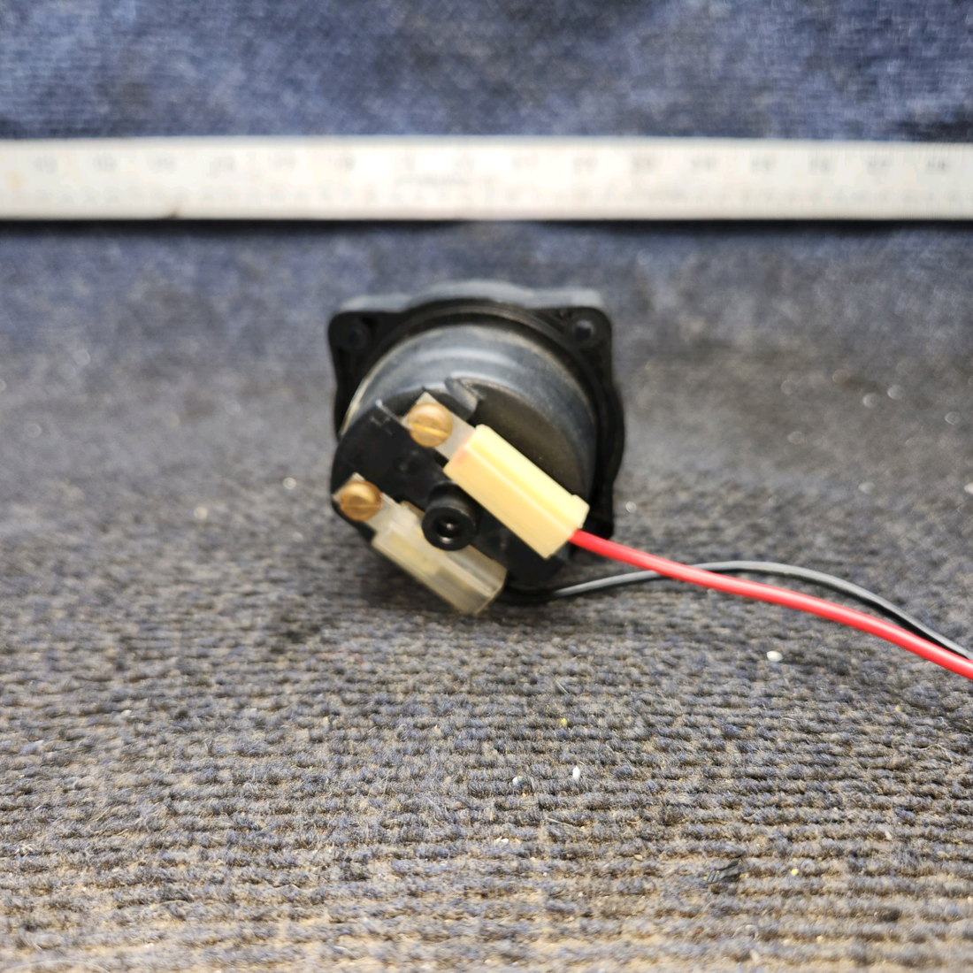 Used aircraft parts for sale, 100690 Datcon Instruments 873 cessna 150G Hour Meter Indicator – 12–24V, 1,318 Hours