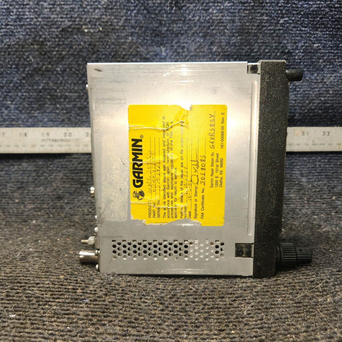 Used aircraft parts for sale, 011-00433-00 Garmin GNC-300XL cessna 172N GPS-Com Radio with Tray (Volts: 14)
