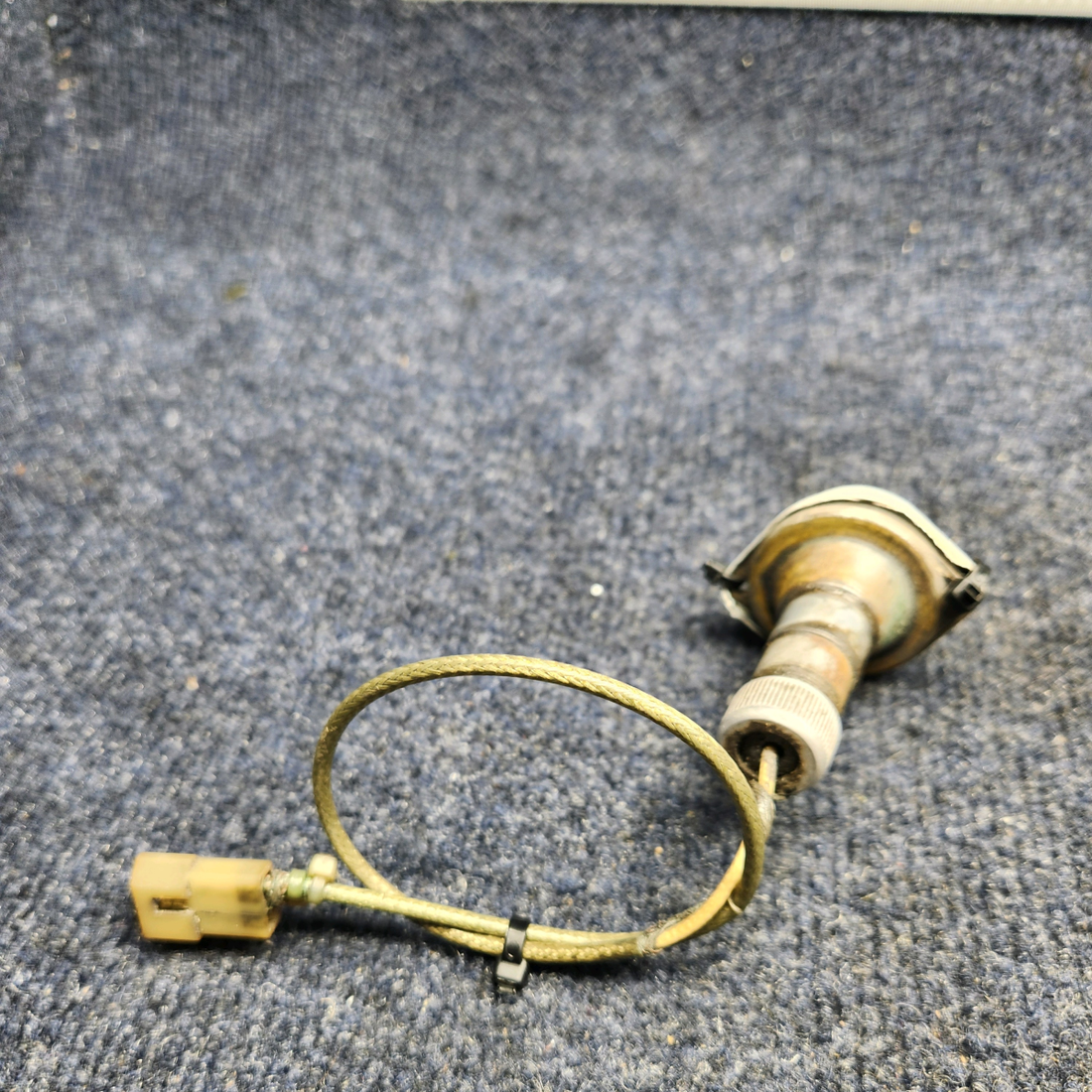 Used aircraft parts for sale, A-2064-1073 GRIMES Piper PA32RT-300 REAR POSITION LIGHT ASSEMBLY W LENS AND RETAINER (12V)
