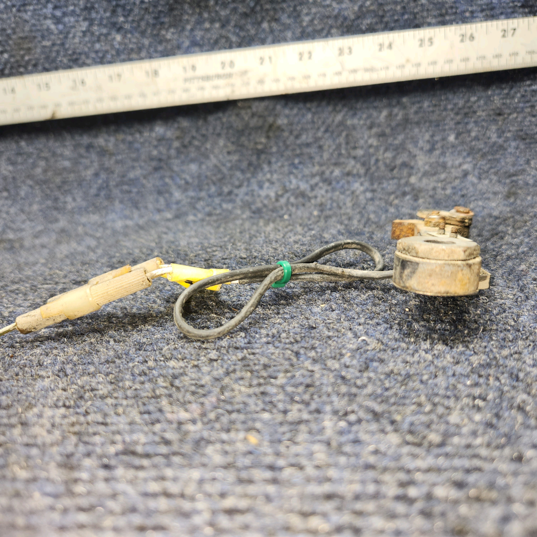 Used aircraft parts for sale, 2241118-1 Cessna 172RG Down Lock Hook Assy And Bushing