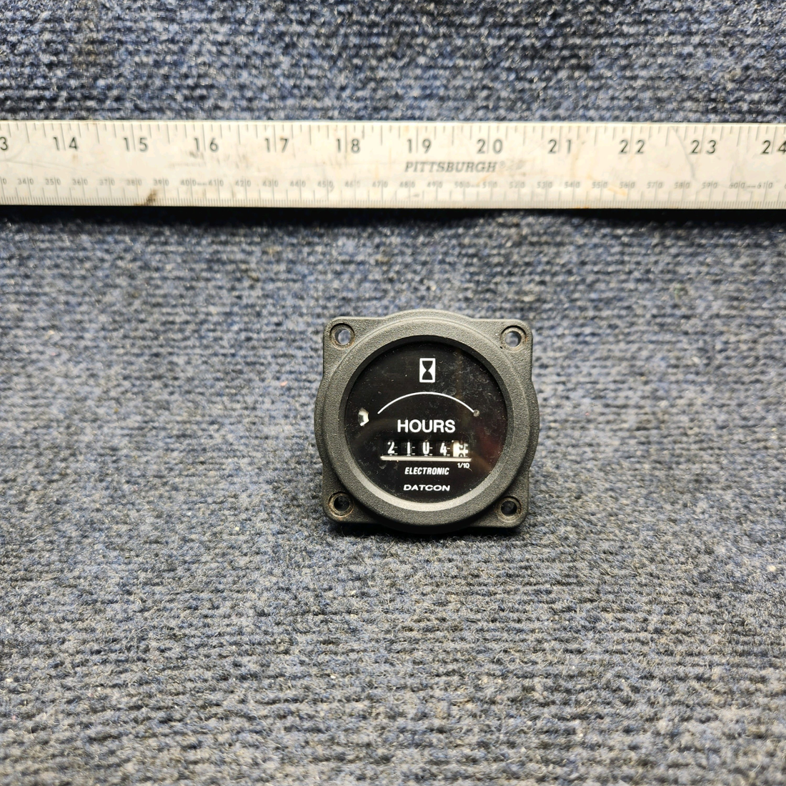Used aircraft parts for sale, 100690 CESSNA 172K HOUR METER INDICATOR (HOURS: 2104.9) (VOLTS: 12, 24)