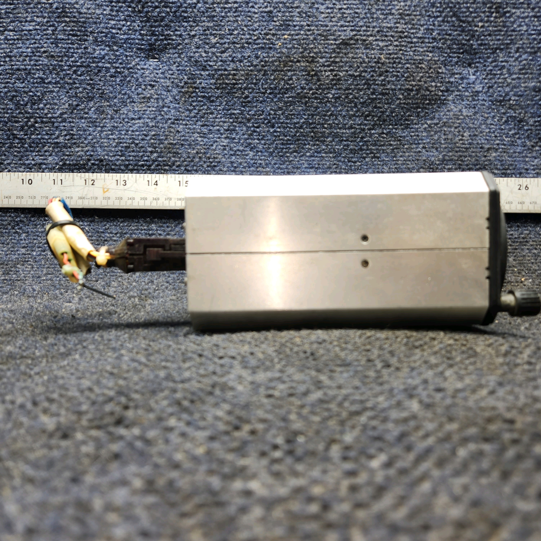 Used aircraft parts for sale, 066-3056-01 Bendix King KI-209 Piper PA28RT-201 VOR / LOC / Glideslope indicator With Connector