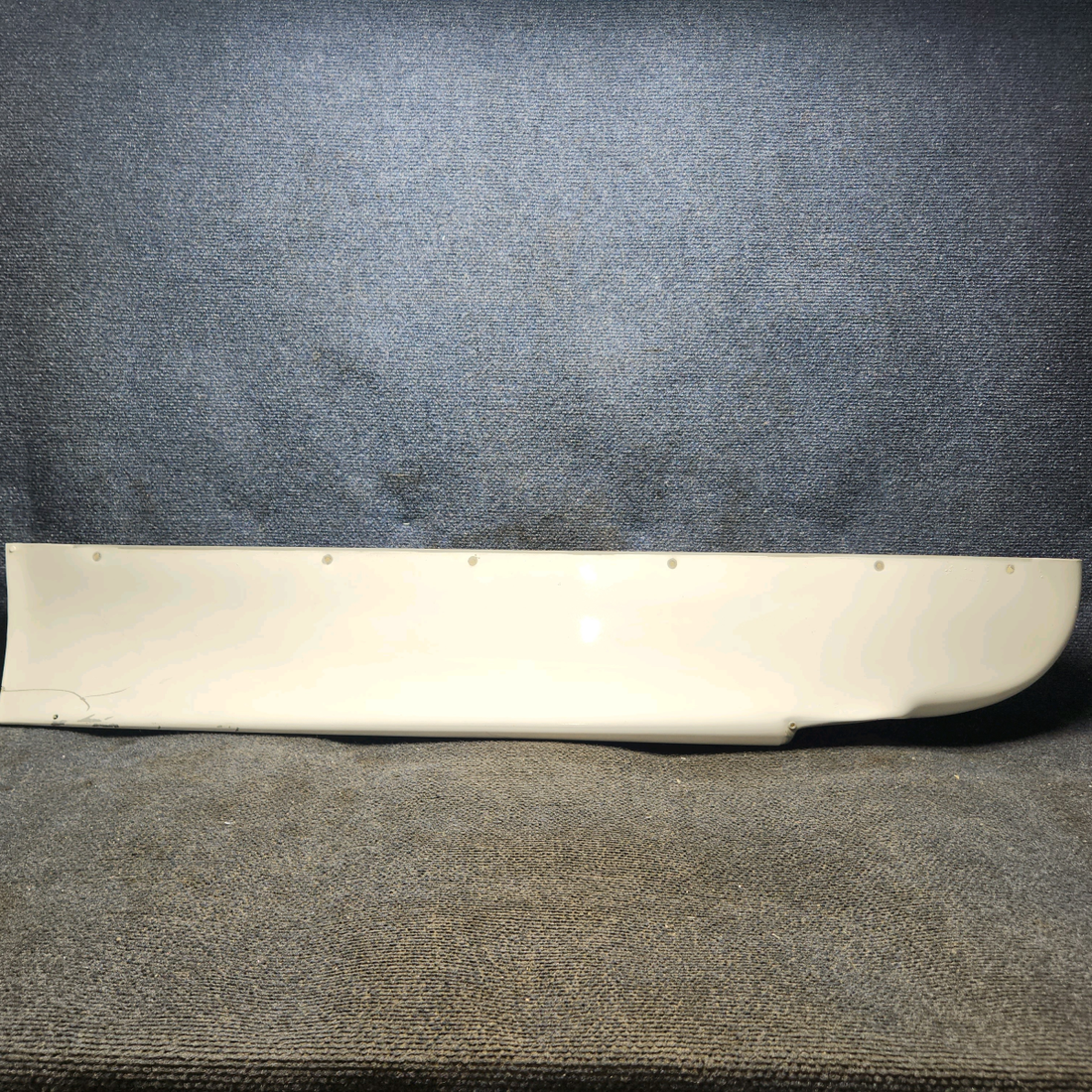 Used aircraft parts for sale, 0523565-29 cessna 150G Wing Tip Assembly – LH – Worn Paint, See Photos