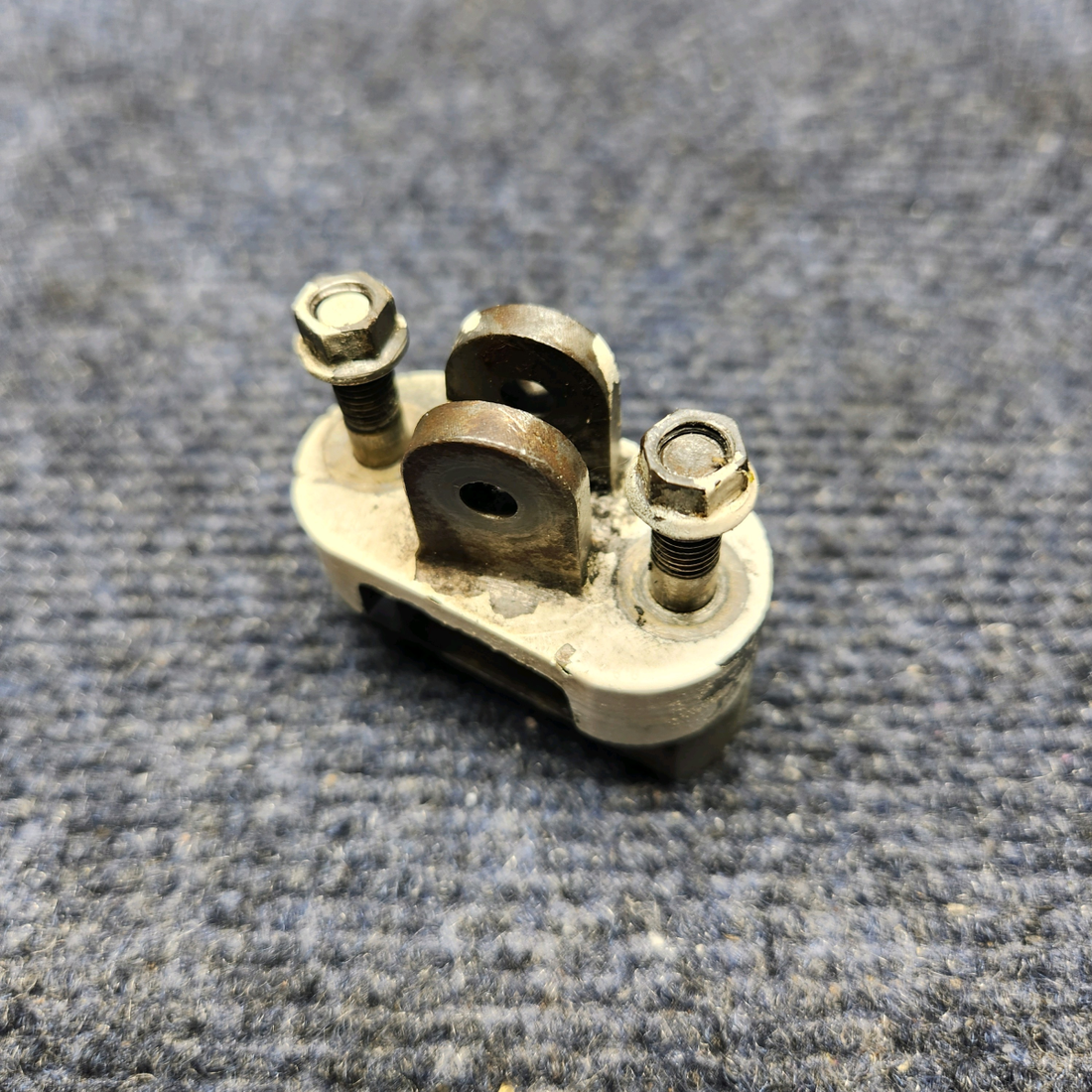 Used aircraft parts for sale, 2443021-1 CESSNA C172RG SHIMMY DAMPENER BRACKET