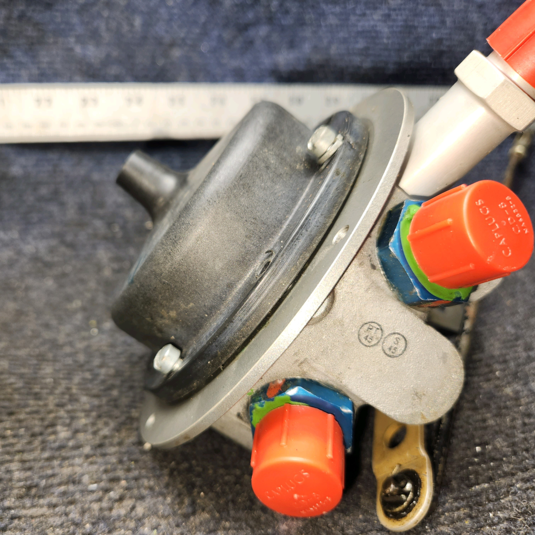 Used aircraft parts for sale, 65407-007 Airborne 1H65-5 Piper PA32RT-300 Fuel Selector Valve with Rod