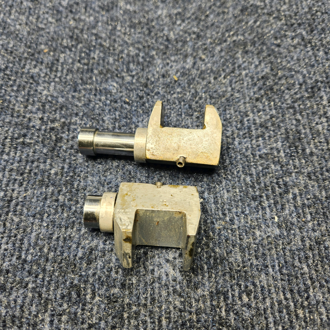 Used aircraft parts for sale, HC-A2V20-4A1 Hartzell BEECHCRAFT F35 HARTZELL TWO BLADE PROPELLER W/ ADAPTER KIT & LOGS (PROP STRUCK)