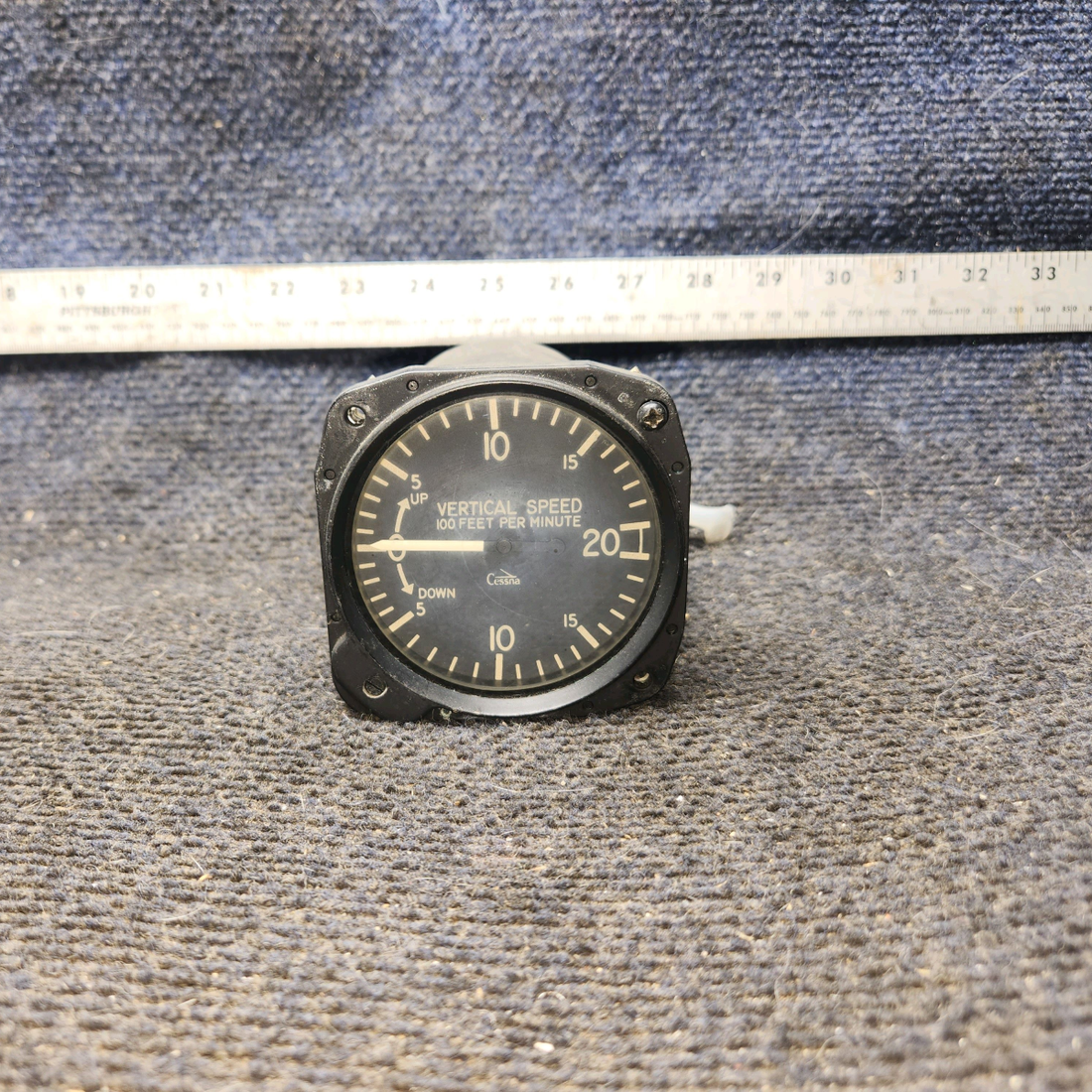 Used aircraft parts for sale, S1392-N2 United Instruments cessna 172k Vertical Speed Indicator – Glass is Slightly Foggy