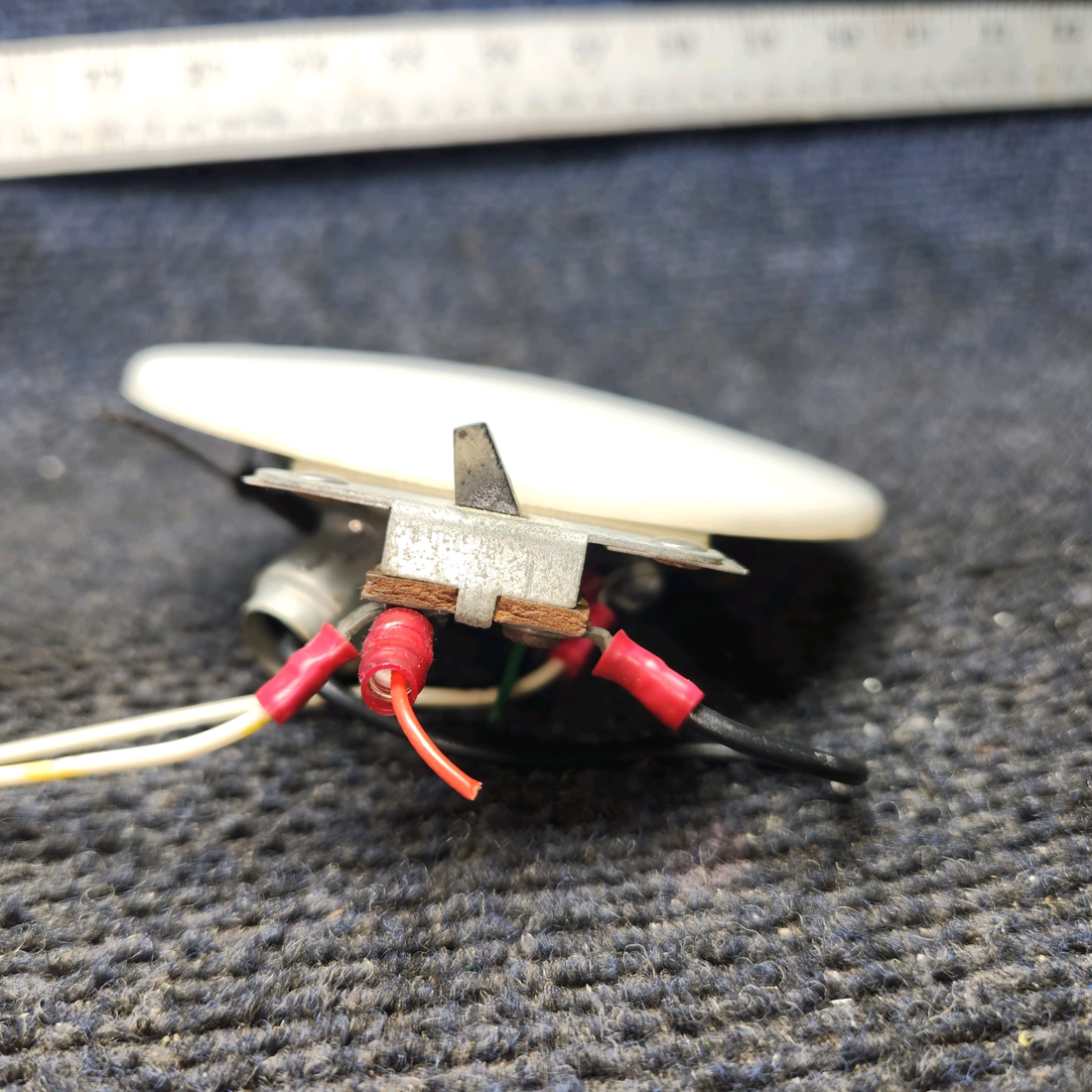 Used aircraft parts for sale, 66632-000 PIPER PA28-140 Reflector Dome Light Assy (14 Volts)