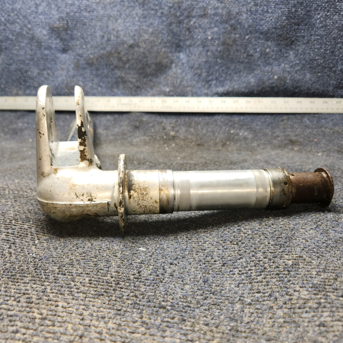Used aircraft parts for sale, 78738-03 Piper PA-28-140 Stub Axle with Chrome Piston Tube – RH