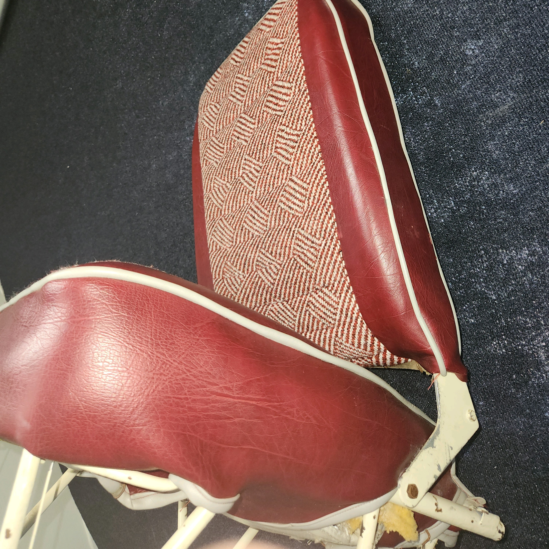 Used aircraft parts for sale, 65879-00 Piper PA28-140 Front Seat Assy LH / RH