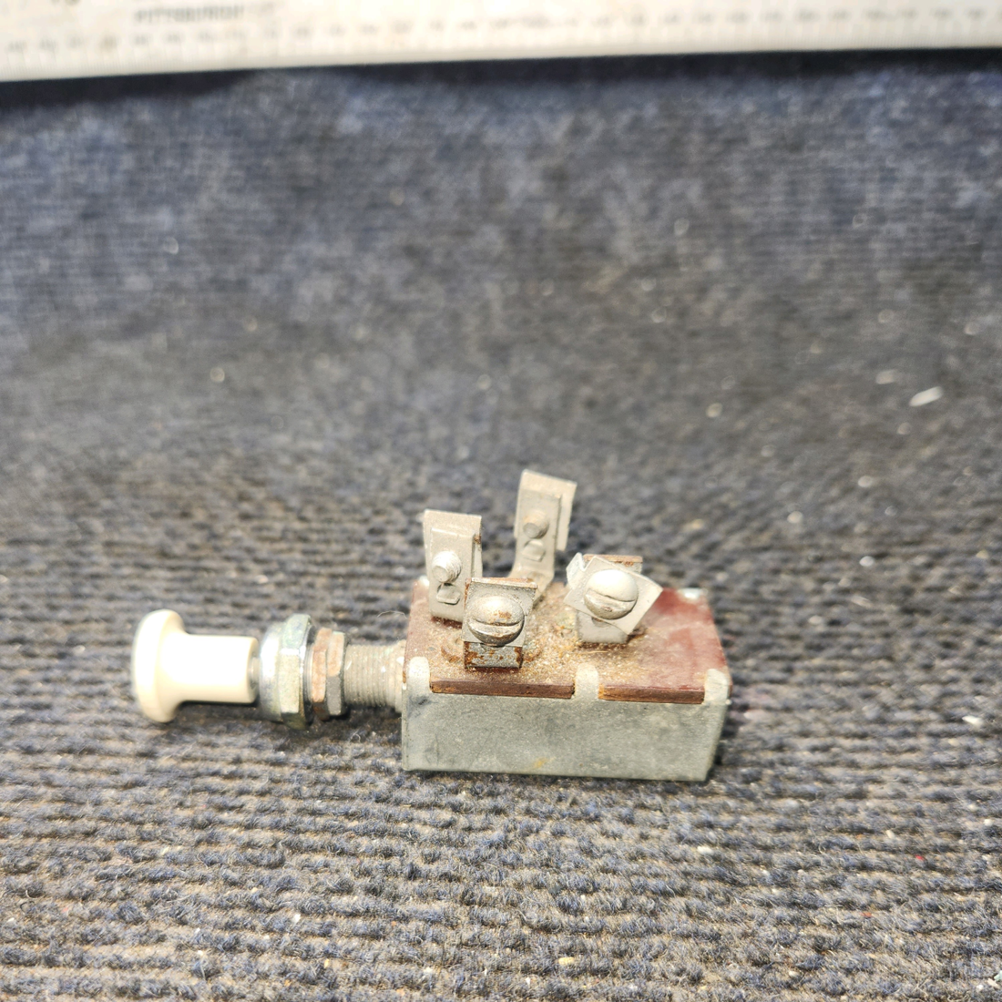 Used aircraft parts for sale, 0713035 Cessna 172E 3-Position Landing/Taxi Light Pull Switch OFF/ON/ON