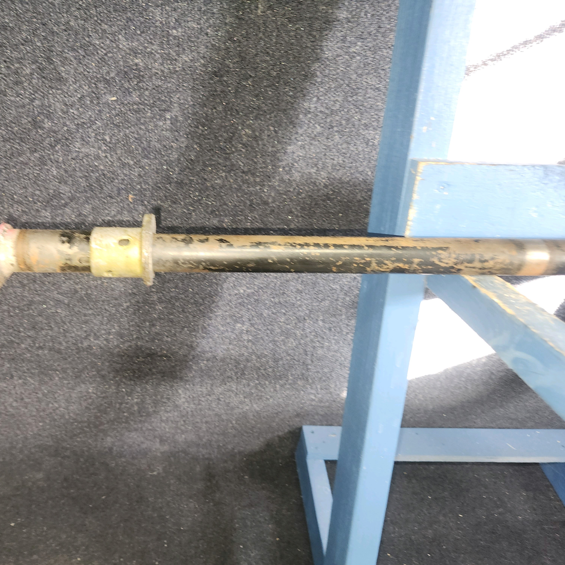 Used aircraft parts for sale, 68451-000 Piper PA32RT-300 Flap Torque tube Assembly