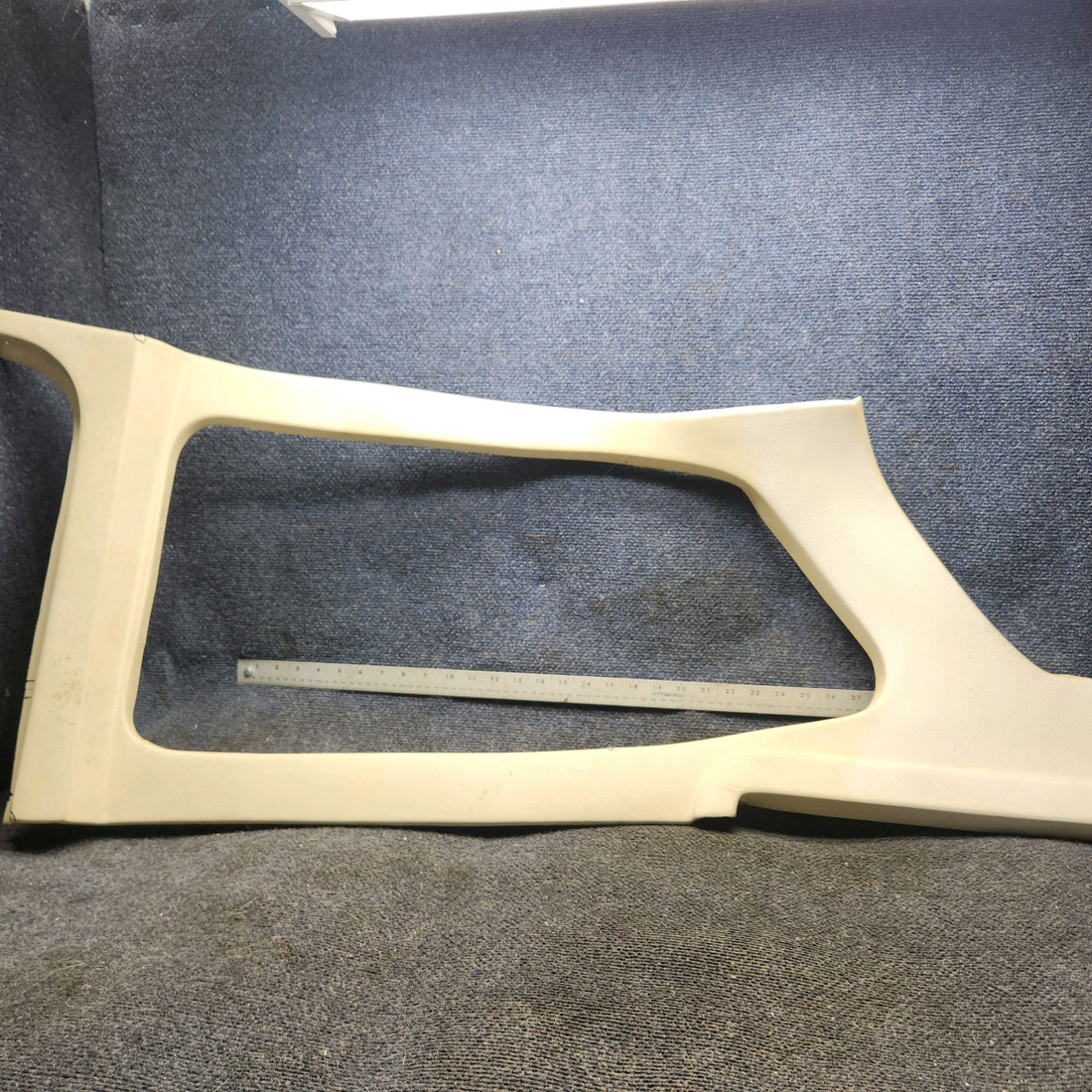 Used aircraft parts for sale, 0515027-4 cessna 172N Window Moulding - RH