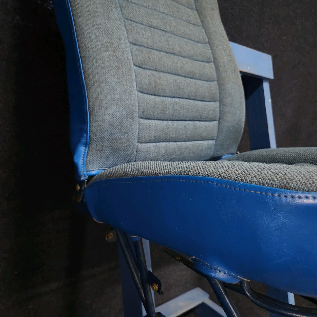 Used aircraft parts for sale, 79337-022 piper PA-28-181 Front Co-Pilot Seat Assembly – RH