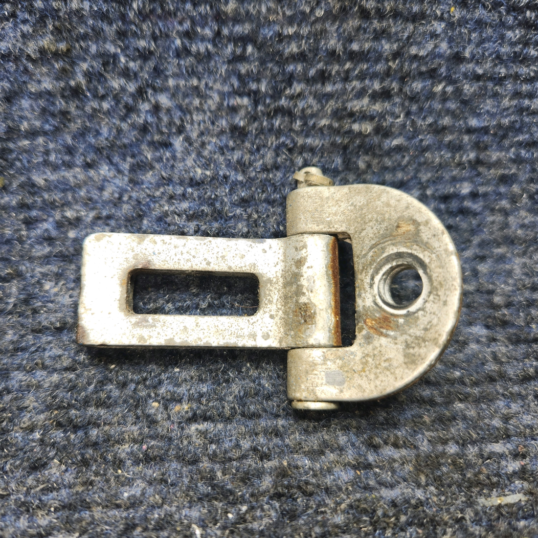 Used aircraft parts for sale, 0711083-1 CESSNA 172K SEAT BELT LATCH ASSY