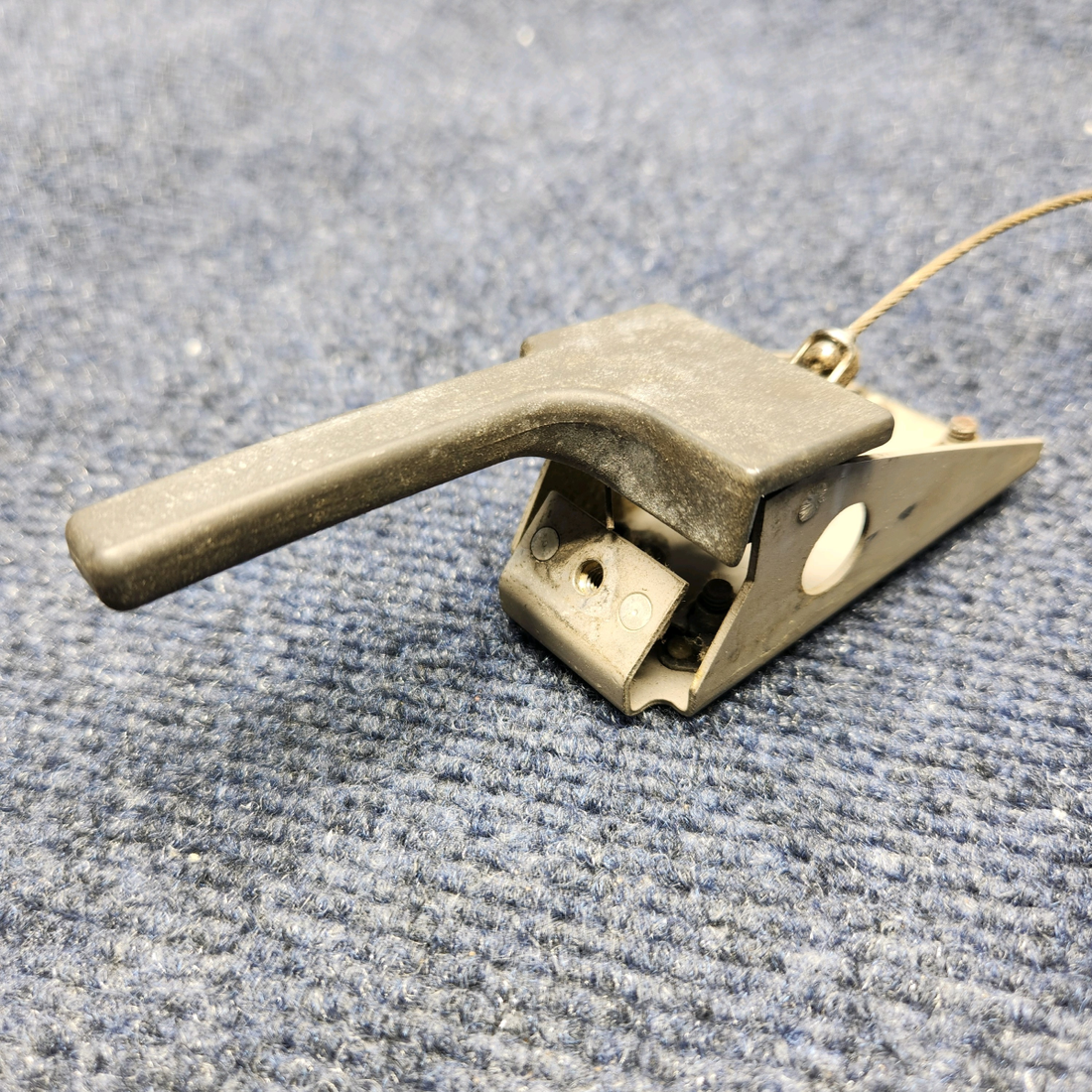Used aircraft parts for sale, H2532-15 Beechcraft C23 SUNDOWNER INTERIOR DOOR LATCH ASSEMBLY LH