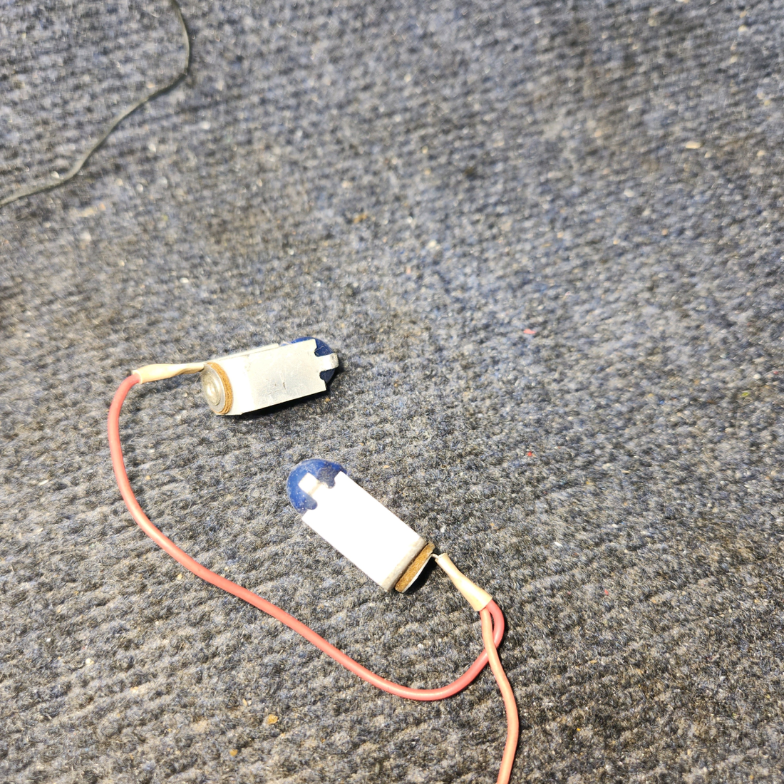 Used aircraft parts for sale, 565-516 Piper PA32RT-300 Panel Light Holder Set