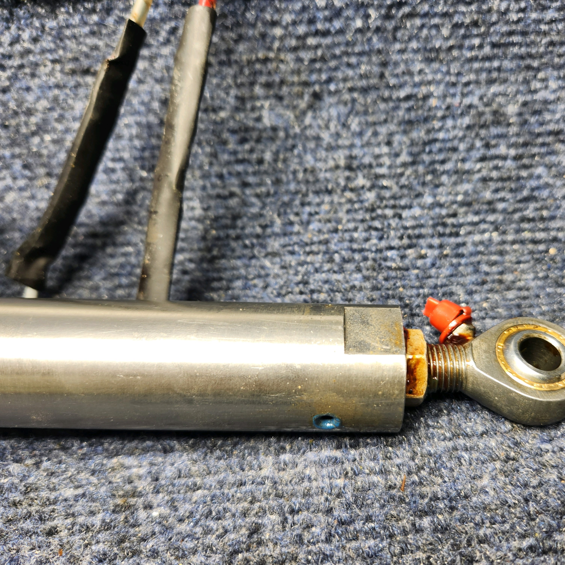 Used aircraft parts for sale, 560254-501 Vickers 102000-1 MOONEY M20J VICKERS LINEAR LANDING GEAR ACTUATOR (12V, 55A)