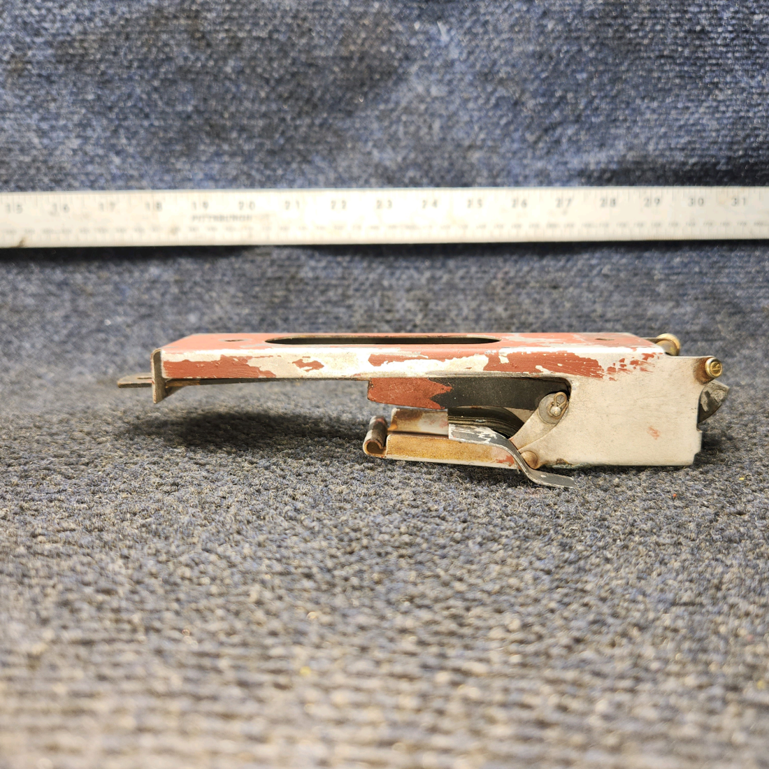 Used aircraft parts for sale, 68188-000 PIPER PA28-140 Cabin Door Latch Assembly