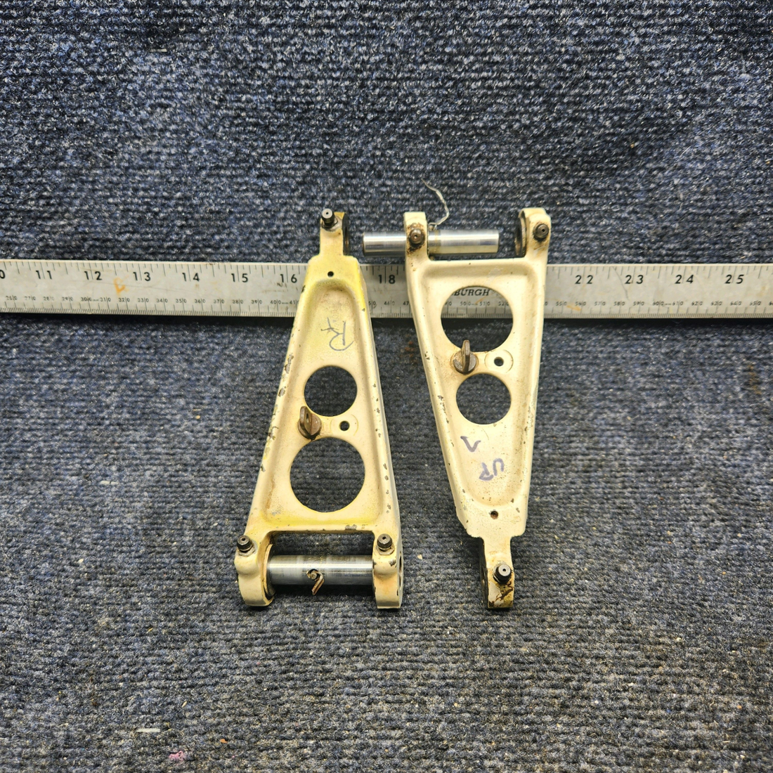 Used aircraft parts for sale, 45-815011-8 Beechcraft F33A MAIN GEAR UPPER TORQUE KNEE PRICE PER EACH