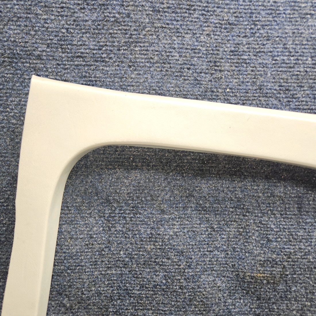 Used aircraft parts for sale, P0500210-40-LG Premier Aero Cessna 172E Side Window Molding RH
