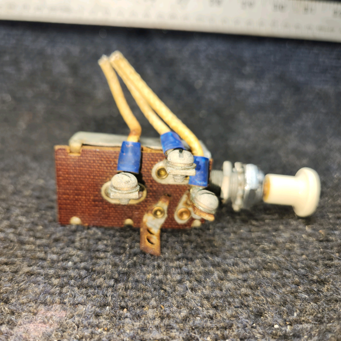 Used aircraft parts for sale, 0713035 Cessna 172 3-Position Landing/Taxi Light Pull Switch OFF/ON/ON