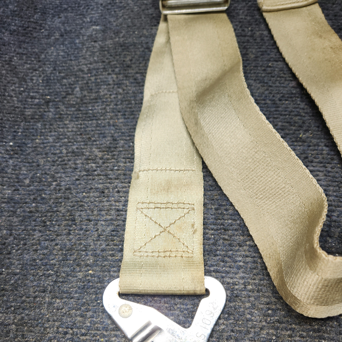 Used aircraft parts for sale, S-1746V13 CESSNA 172K SEAT BELT ASSEMBLY - BEIGE