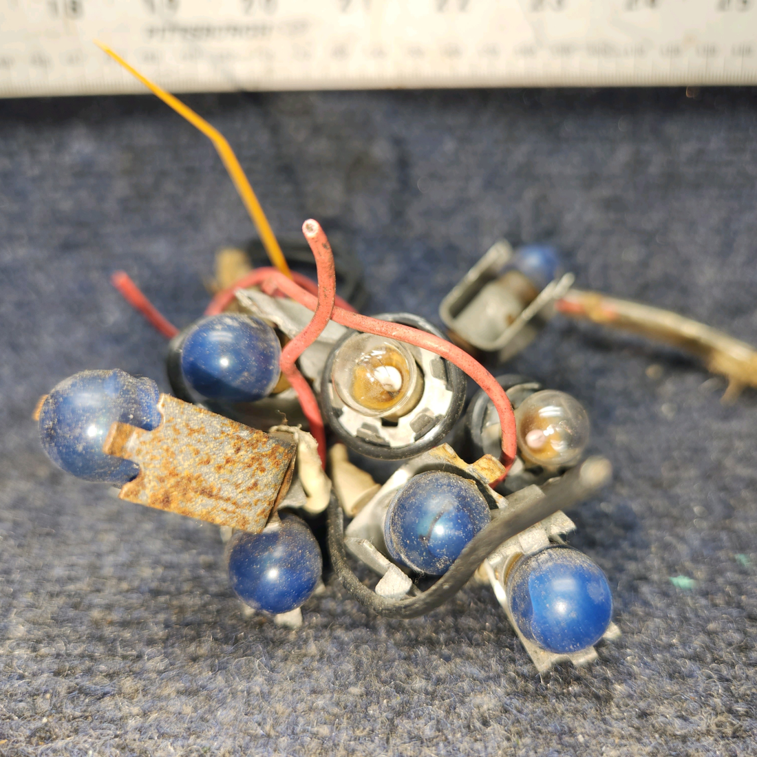 Used aircraft parts for sale, 565-516 PIPER PA28RT-201 Panel Light Holder ( Set of 7)