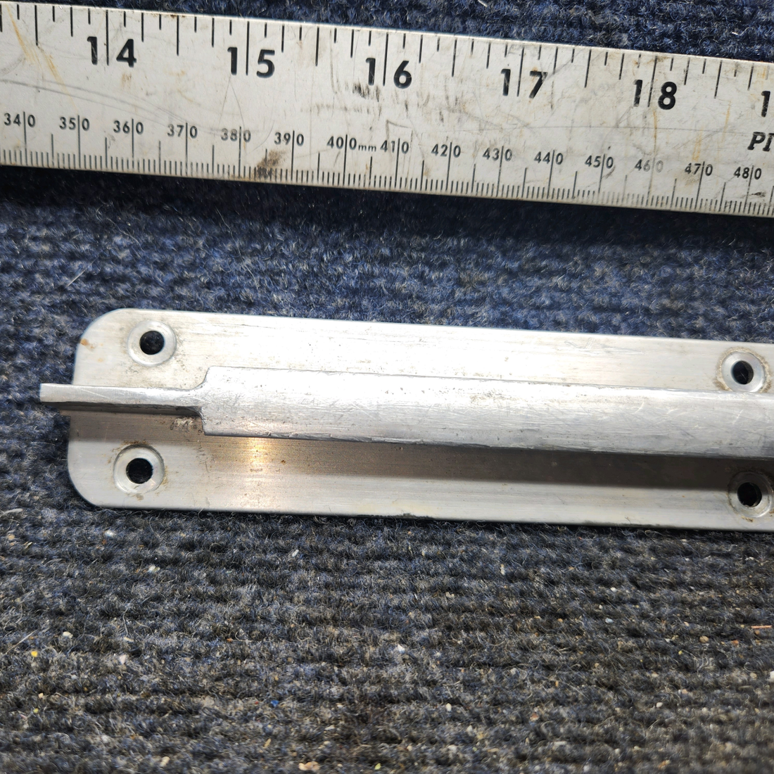 Used aircraft parts for sale, 0410219-2 cessna 150G Inboard Seat Rail Assembly