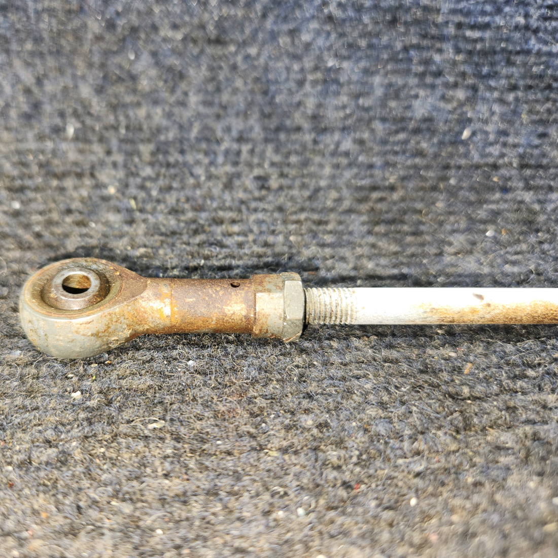 Used aircraft parts for sale, 0523218-2 Cessna 172E Aileron Push Pull Rod Assembly