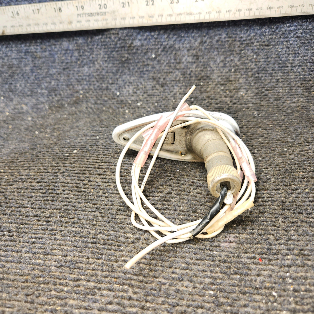 Used aircraft parts for sale, A-1285-R-12 Grimes Cessna 182G Navigation Light Assembly (14V)