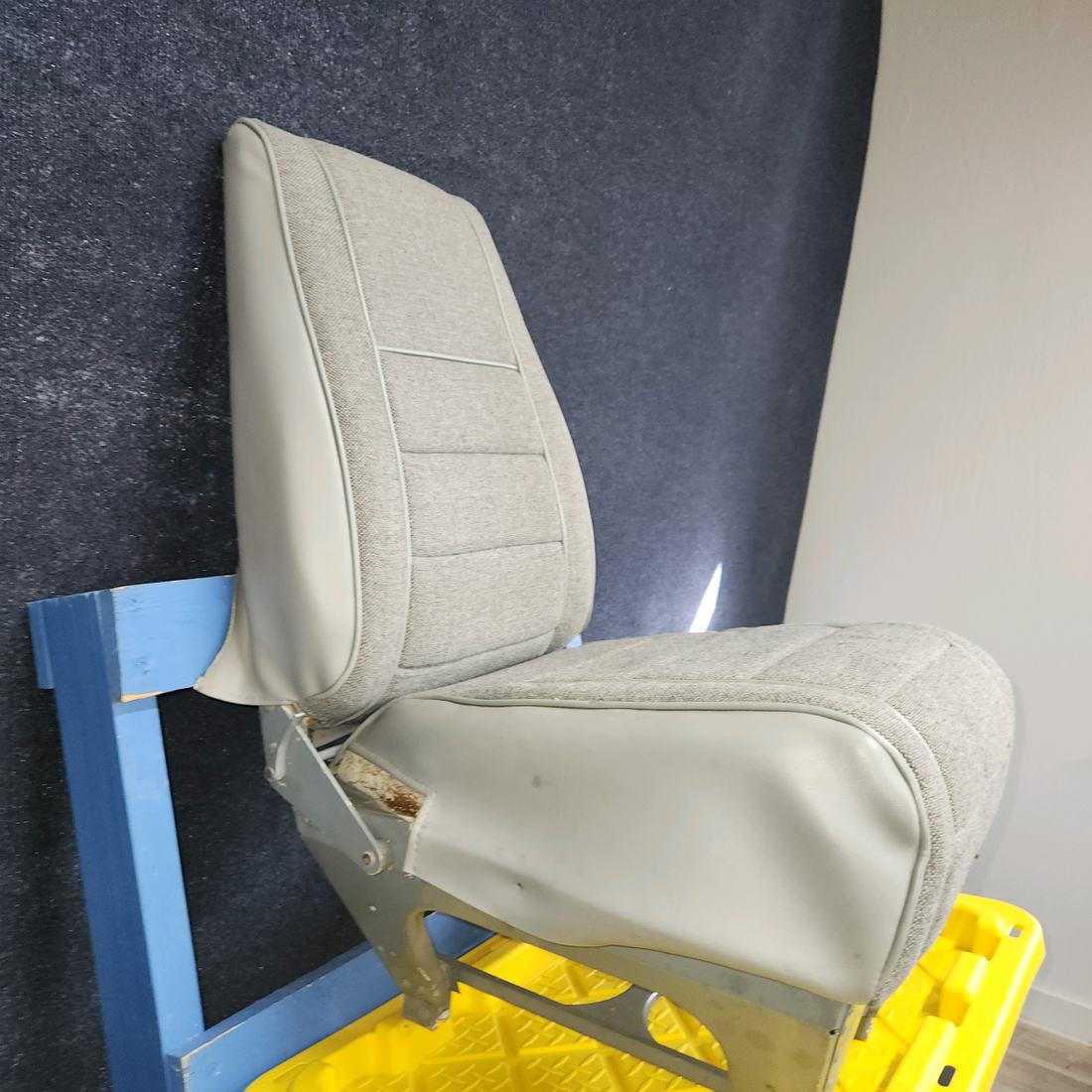 Used aircraft parts for sale, 169-534024-601 , 169-534024-602 , 169-534025-601 Beechcraft A23A Musketeer Custom III PILOT/CO-PILOT/REAR SEAT AND LATERAL IN GOOD CONDITION