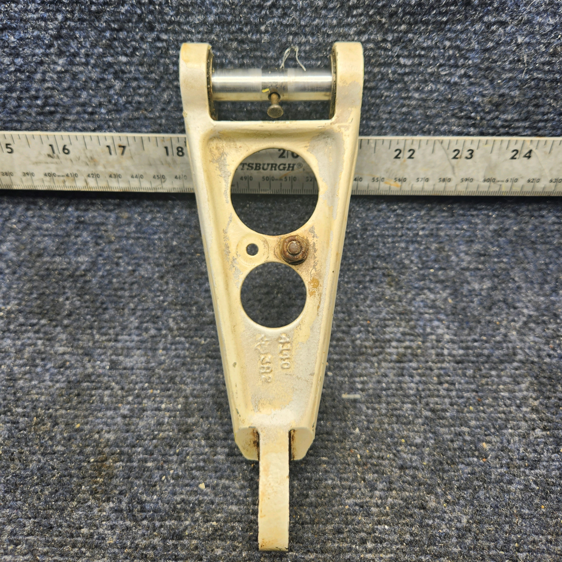 Used aircraft parts for sale, 45-815011-8 Beechcraft F33A MAIN GEAR UPPER TORQUE KNEE PRICE PER EACH