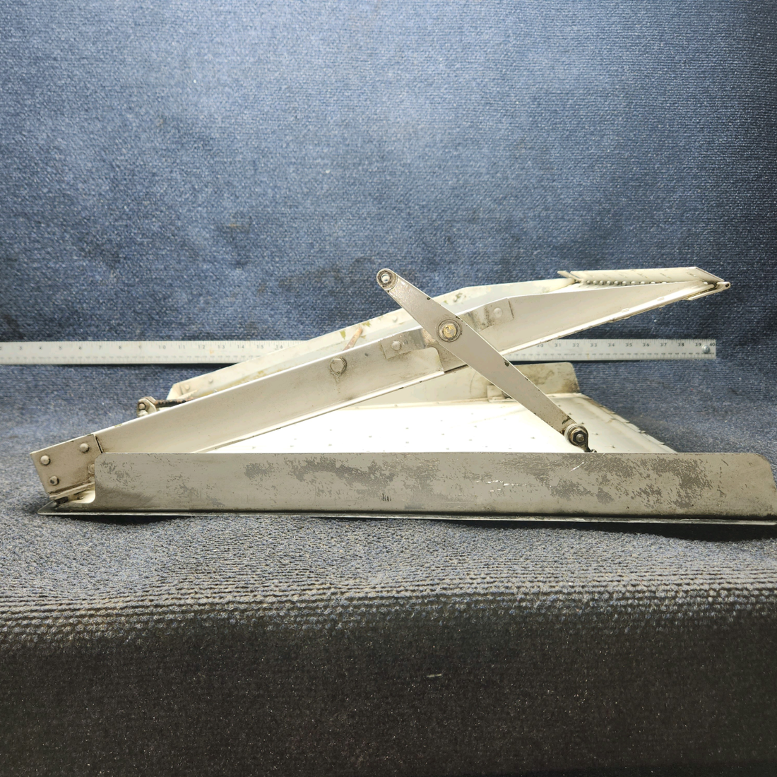 Used aircraft parts for sale, 99271-000 Piper PA32RT-300 A/C Louver Door Assembly