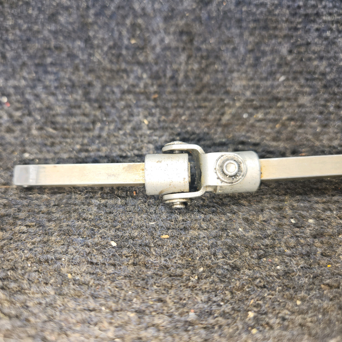 Used aircraft parts for sale, 0511157-18 Cessna 172 Fuel Selector Valve Shafts