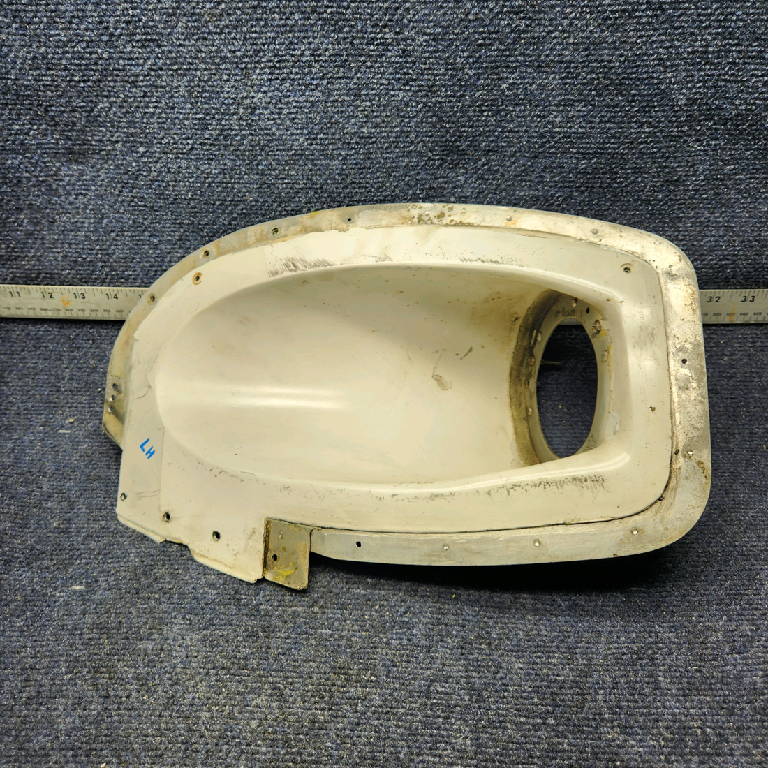 Used aircraft parts for sale, 2452006-21 CESSNA C172RG LANDING LIGHT HOUSING ASSEMBLY LH