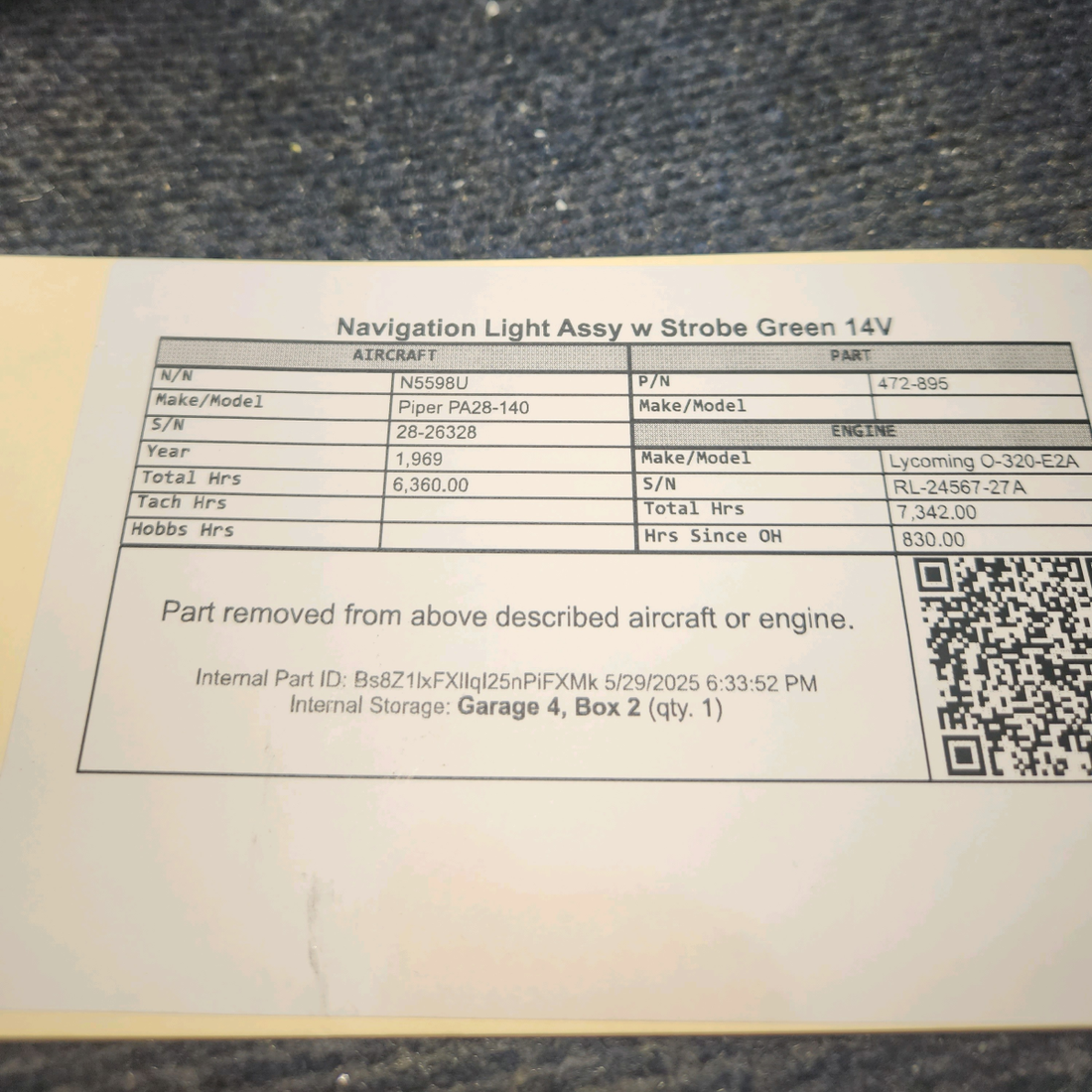 Used aircraft parts for sale, 472-895 Piper PA28-140 Nav Light Assy w/ Green Strobe – 14 volts