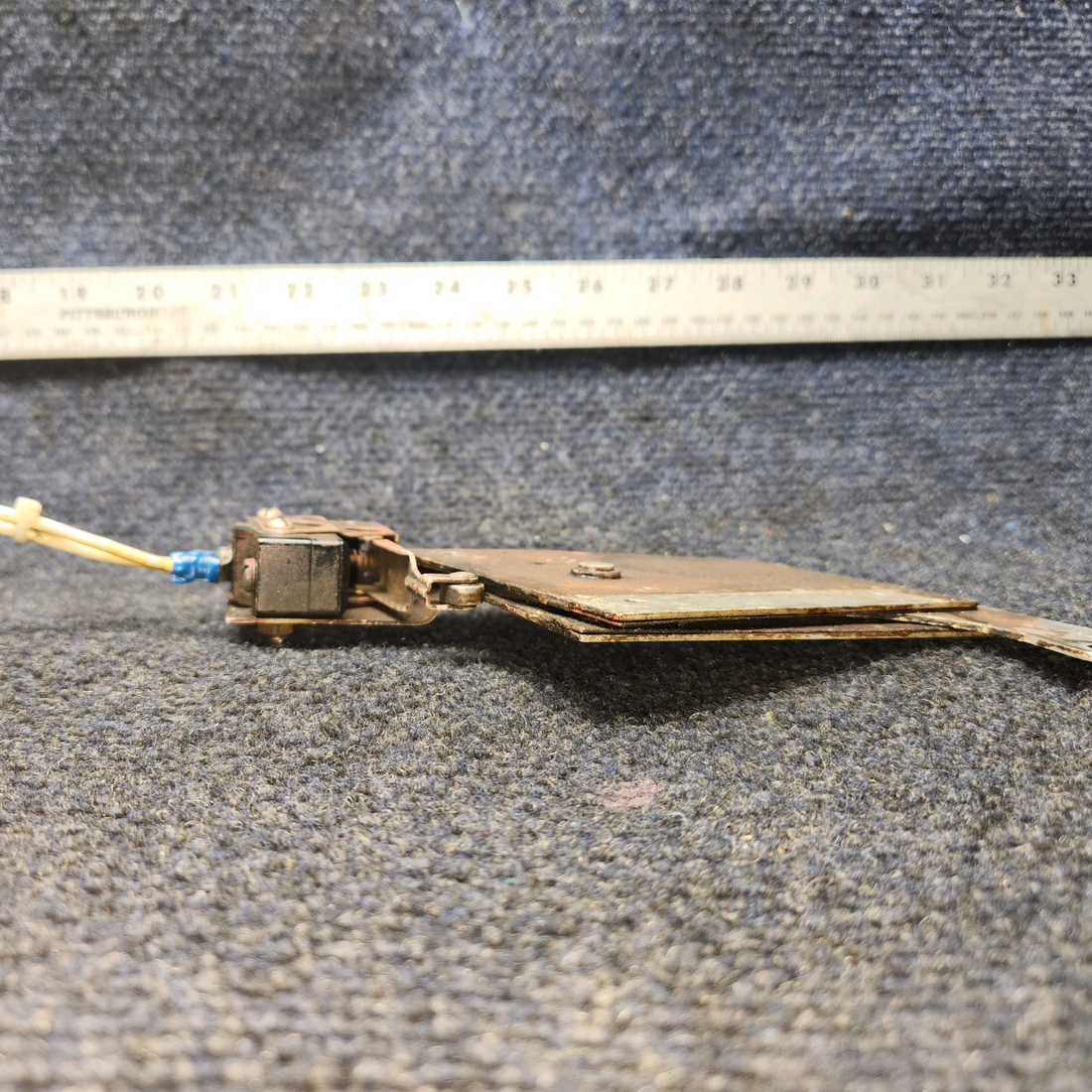 Used aircraft parts for sale, 95-550002-19 BEECHCRAFT 95-55B Iris Heater Control Bellcrank w/ Switch