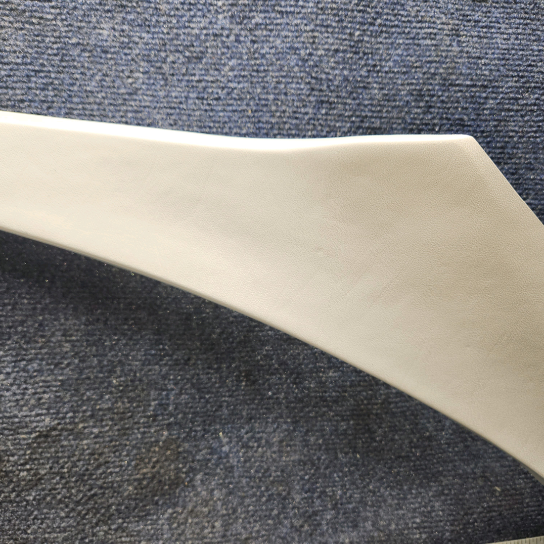 Used aircraft parts for sale, P0500210-40-LG Premier Aero Cessna 172E Side Window Molding RH