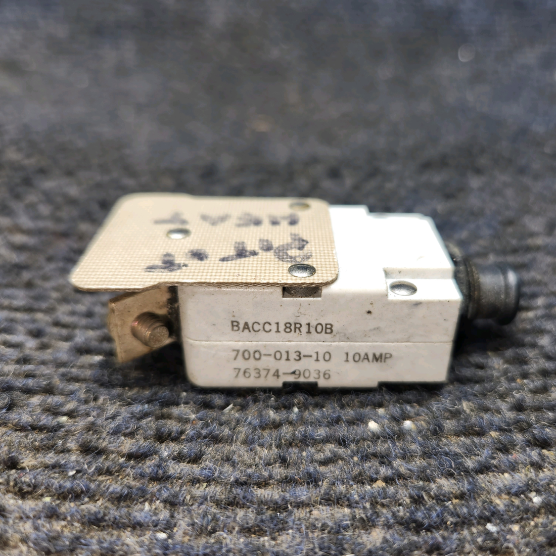 Used aircraft parts for sale, 700-013-10 Breaker Mfg Cessna 172E Pull Braker, 10 AMP
