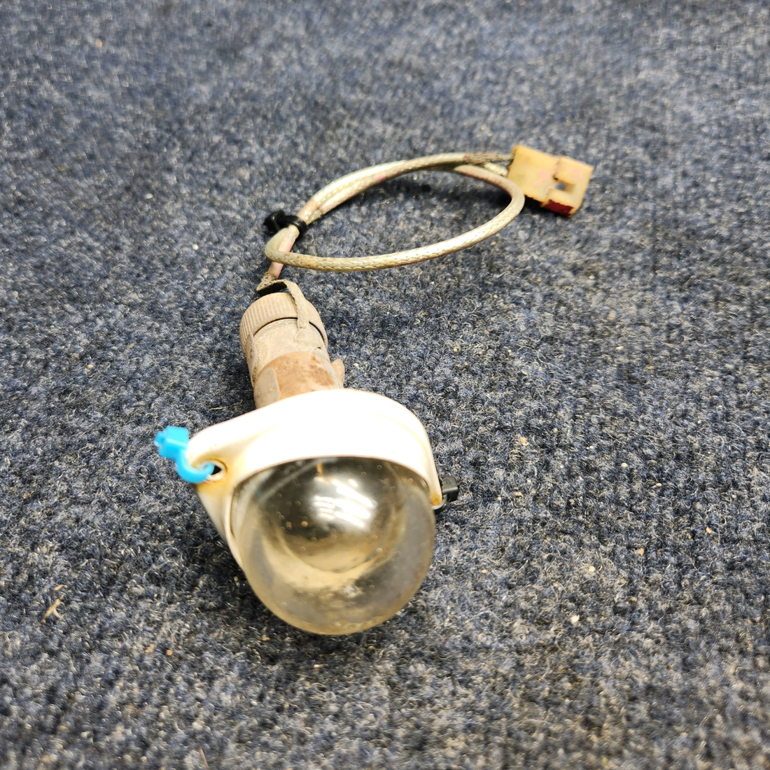 Used aircraft parts for sale, A-2064-1073 GRIMES Piper PA32RT-300 REAR POSITION LIGHT ASSEMBLY W LENS AND RETAINER (12V)