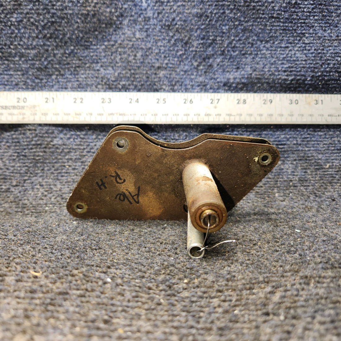 Used aircraft parts for sale, 0523223-1 Cessna 172E Aileron Bellcrank RH