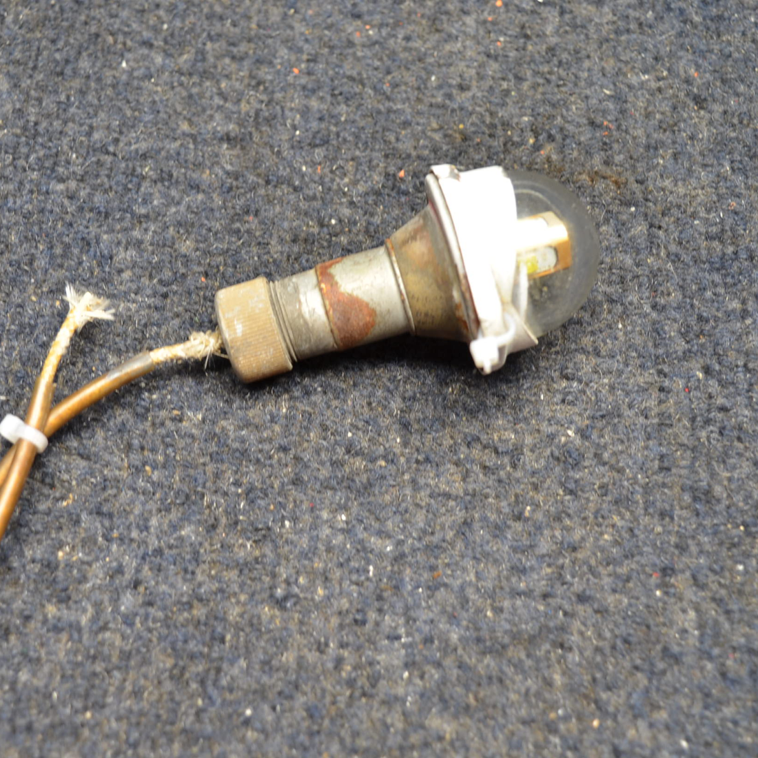 Used aircraft parts for sale, C622001-0102 Cessna C175 CESSNA REAR POSITION LIGHT W/ LED BULB