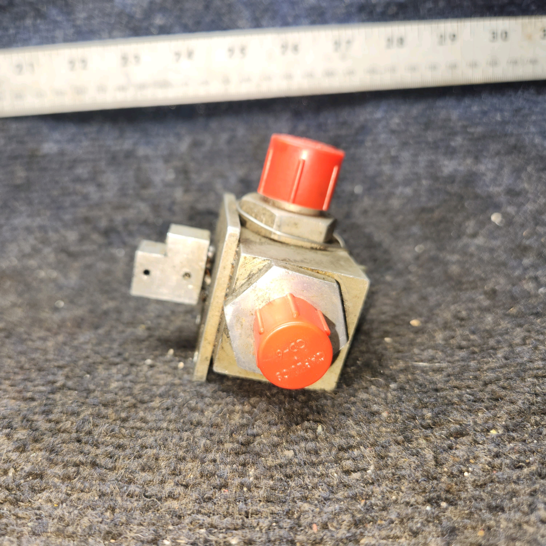 Used aircraft parts for sale, 0513120-6 Cessna 172 E Fuel Selector Valve Assembly with Shaft and Handle