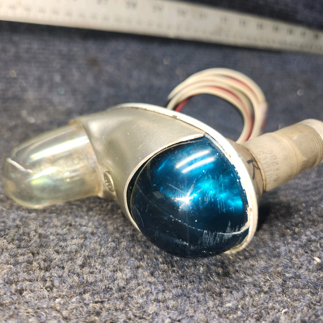 Used aircraft parts for sale, 472-895 Piper PA28-140 Nav Light Assy w/ Green Strobe – 14 volts