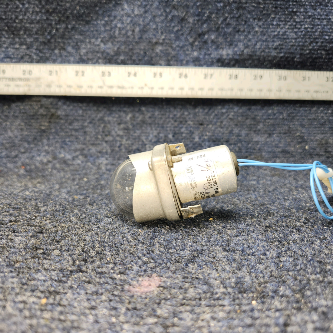 Used aircraft parts for sale, 01-0770034-00 WHELEN A555A Cessna C-150J Tail Light Assembly  - 14 Volt