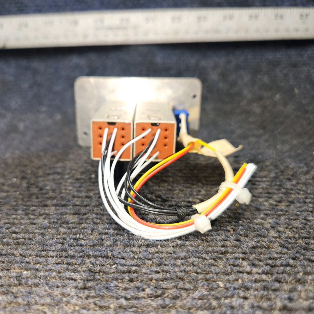 Used aircraft parts for sale, 4766-123 Eaton Beechcraft 95-B55 Beechcraft GPS Annunciatro Swith 28 Volts