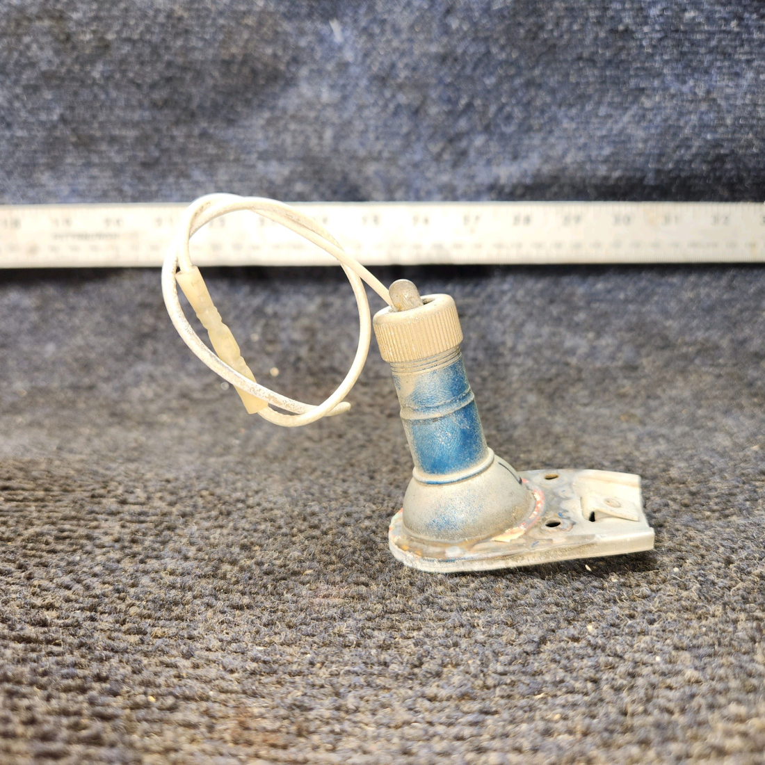 Used aircraft parts for sale, 30-0009-23 Cessna 172F Wing Nav Light Base